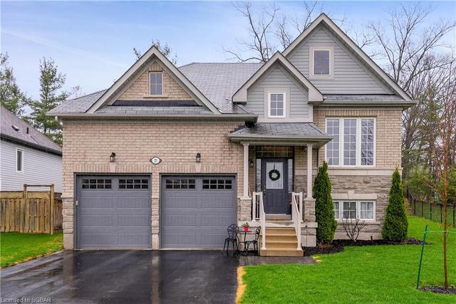 25 Oriole Crescent, House detached with 3 bedrooms, 3 bathrooms and 6 parking in Wasaga Beach ON | Image 2