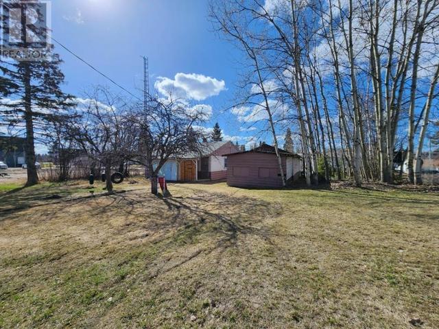 1812 Redwood Street, House detached with 3 bedrooms, 1 bathrooms and null parking in Prince George BC | Image 2
