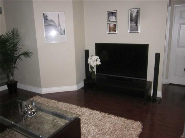 915 - 7 Bishop Ave, Condo with 1 bedrooms, 1 bathrooms and 1 parking in Toronto ON | Image 3