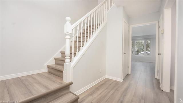 541 Springbank Avenue N, House semidetached with 3 bedrooms, 1 bathrooms and null parking in Woodstock ON | Image 2