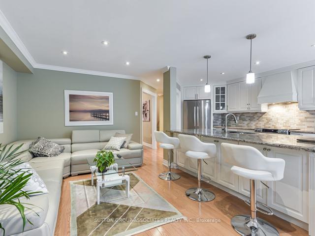 14 Karl Crt, House attached with 4 bedrooms, 5 bathrooms and 5 parking in Vaughan ON | Image 18