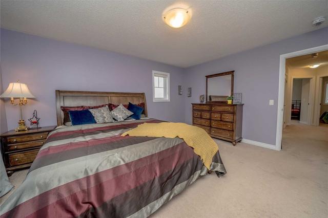 45 Nearco Cres, House attached with 3 bedrooms, 4 bathrooms and 3 parking in Oshawa ON | Image 10