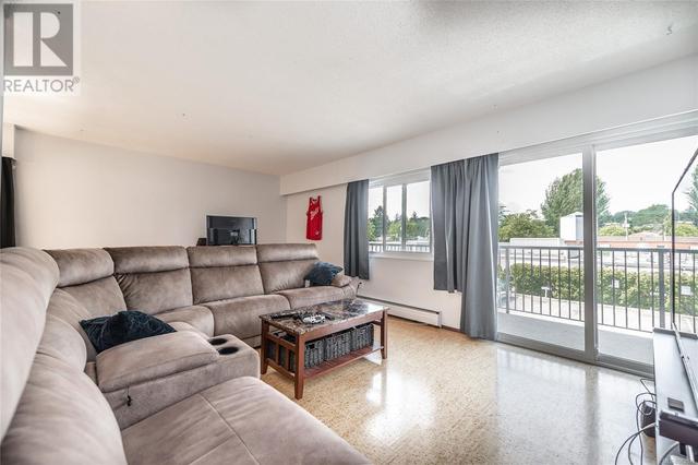 129 - 1680 Poplar Ave, Condo with 2 bedrooms, 1 bathrooms and 1 parking in Saanich BC | Image 8