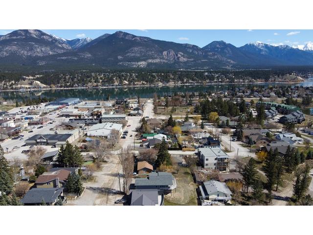 809 14th Street, House detached with 2 bedrooms, 2 bathrooms and null parking in Invermere BC | Image 7