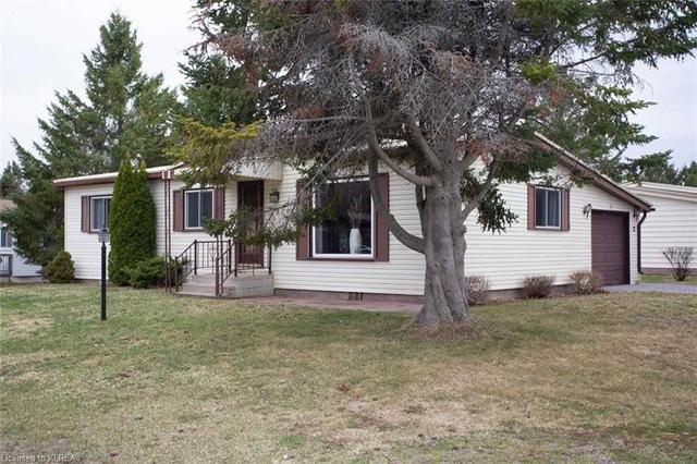 1 Cedar St, Home with 3 bedrooms, 2 bathrooms and 3 parking in Kawartha Lakes ON | Image 12
