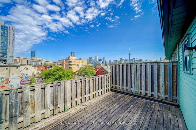 32c Oxford St, House attached with 3 bedrooms, 4 bathrooms and 2 parking in Toronto ON | Image 30