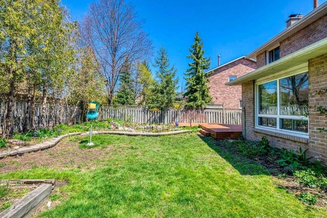 2093 Burbank Dr, House detached with 4 bedrooms, 3 bathrooms and 6 parking in Mississauga ON | Image 11