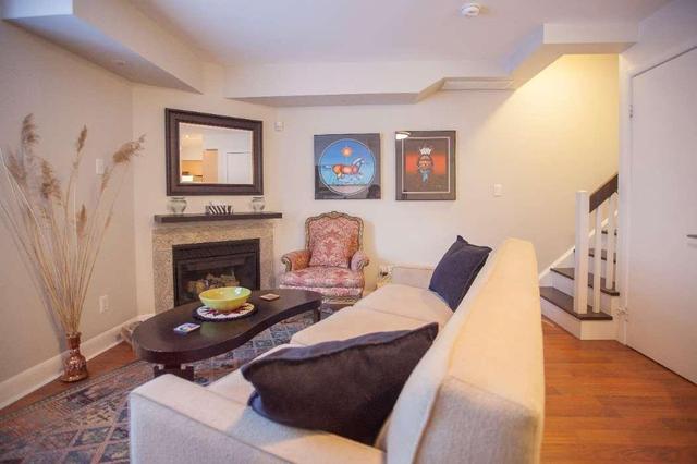 370 - 415 Jarvis St, Townhouse with 2 bedrooms, 1 bathrooms and 1 parking in Toronto ON | Image 2