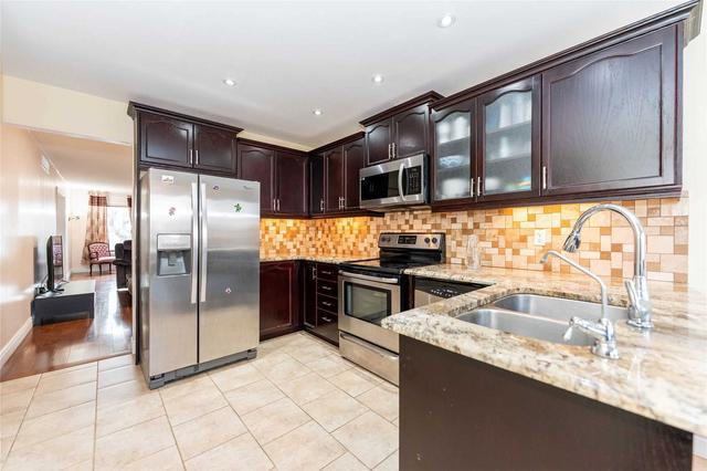 332 Langlaw Dr E, House detached with 4 bedrooms, 3 bathrooms and 3 parking in Cambridge ON | Image 4