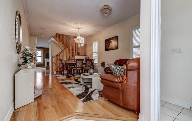 40 Amaryllis Dr, House semidetached with 3 bedrooms, 3 bathrooms and 2 parking in Brampton ON | Image 2