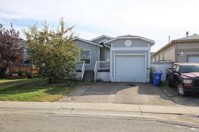 553 Mckinlay Crescent, House detached with 3 bedrooms, 2 bathrooms and 3 parking in Wood Buffalo AB | Image 1