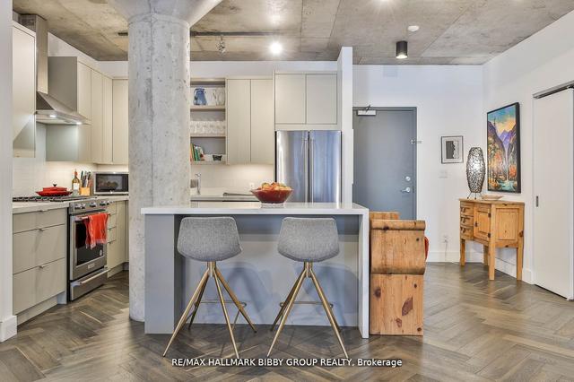 203 - 42 Camden St, Condo with 2 bedrooms, 2 bathrooms and 1 parking in Toronto ON | Image 4