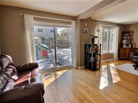 3761 Autumnwood St, House detached with 3 bedrooms, 3 bathrooms and 3 parking in Ottawa ON | Image 9