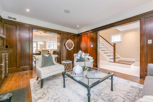 220 Glen Manor Dr, House detached with 4 bedrooms, 5 bathrooms and 3 parking in Toronto ON | Image 3