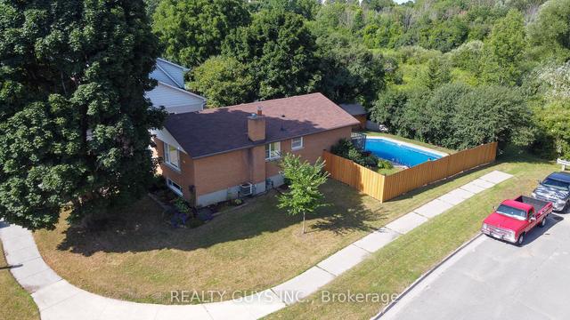950 Silverdale Rd, House detached with 3 bedrooms, 1 bathrooms and 3 parking in Peterborough ON | Image 3