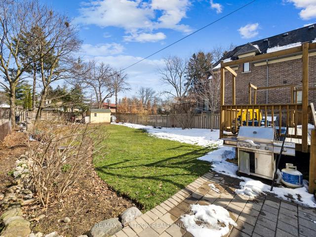 27 Yorkview Dr, House detached with 3 bedrooms, 2 bathrooms and 3 parking in Toronto ON | Image 24