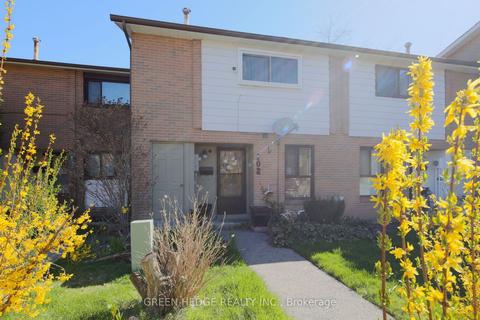 102 Fleetwood Cres, Townhouse with 3 bedrooms, 2 bathrooms and 2 parking in Brampton ON | Card Image