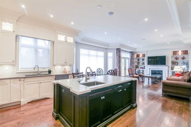 319 Connaught Ave, House detached with 5 bedrooms, 6 bathrooms and 6 parking in Toronto ON | Image 2