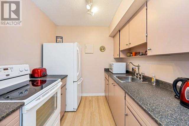 40 - 477 Lampson St, Condo with 3 bedrooms, 1 bathrooms and 1 parking in Esquimalt BC | Image 11