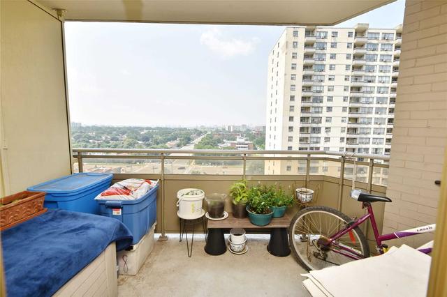 1401 - 380 Dixon Rd, Condo with 2 bedrooms, 1 bathrooms and 1 parking in Toronto ON | Image 9
