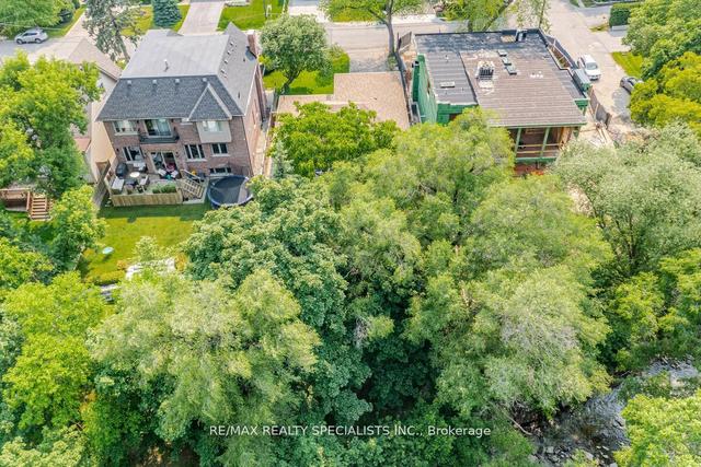 3 Allan Park Rd, House detached with 2 bedrooms, 2 bathrooms and 6 parking in Toronto ON | Image 24