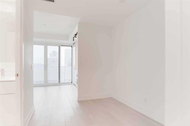2608 - 7 Grenville St, Condo with 0 bedrooms, 1 bathrooms and 0 parking in Toronto ON | Image 3