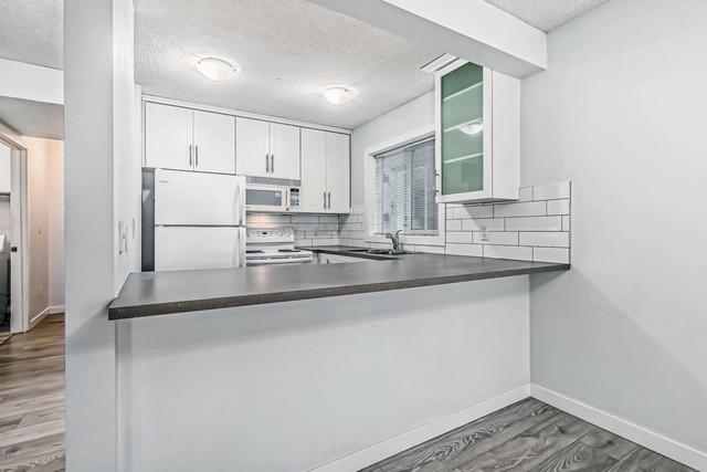 1 - 2123 34 Avenue Sw, Home with 3 bedrooms, 2 bathrooms and 1 parking in Calgary AB | Image 5