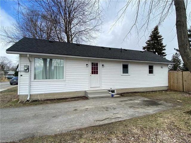 114 Belvedere Rd, House detached with 2 bedrooms, 1 bathrooms and 2 parking in Fort Erie ON | Image 12