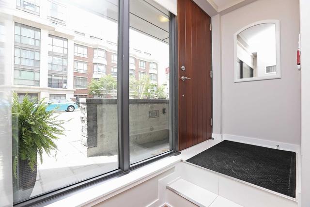 th25 - 15 Beverley St, Townhouse with 1 bedrooms, 1 bathrooms and 1 parking in Toronto ON | Image 2