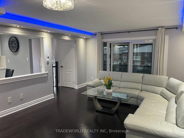 7 Benjamin Boake Tr, House semidetached with 3 bedrooms, 2 bathrooms and 4 parking in Toronto ON | Image 4