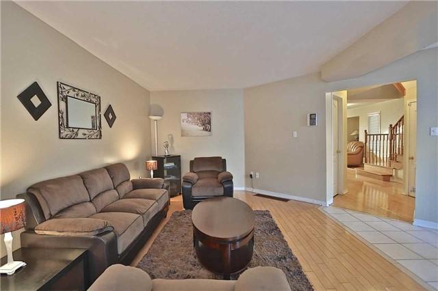 54 Saintsbury Cres, House semidetached with 3 bedrooms, 4 bathrooms and 2 parking in Brampton ON | Image 5