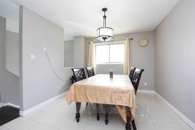 24 Franklin Crt, Townhouse with 3 bedrooms, 2 bathrooms and 2 parking in Brampton ON | Image 19
