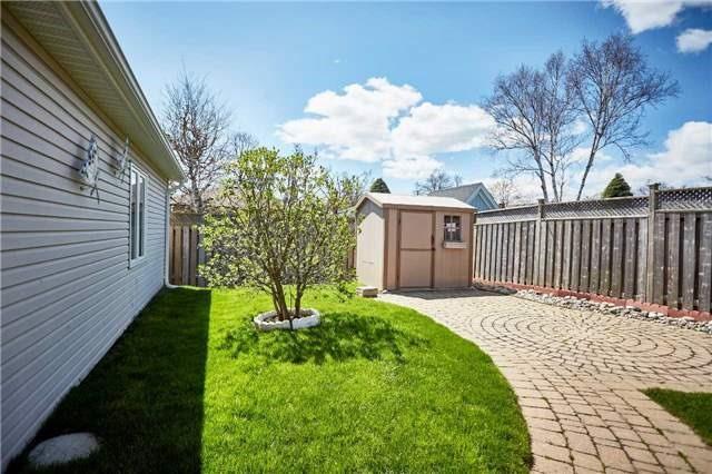 Upper - 357 Garden Crt, House detached with 3 bedrooms, 1 bathrooms and 2 parking in Oshawa ON | Image 10