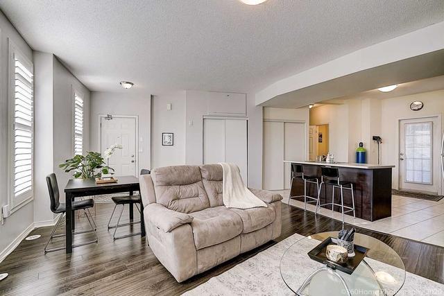 25 - 23 Island Rd, Townhouse with 3 bedrooms, 2 bathrooms and 1 parking in Toronto ON | Image 4