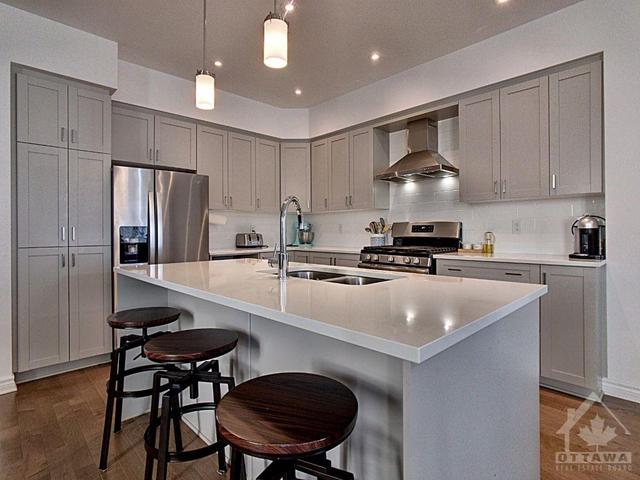 750 Putney Crescent, Townhouse with 4 bedrooms, 3 bathrooms and 3 parking in Ottawa ON | Image 8