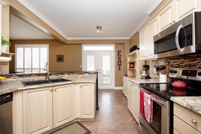 1180 Springbank Dr, House detached with 4 bedrooms, 3 bathrooms and 2 parking in Oshawa ON | Image 6