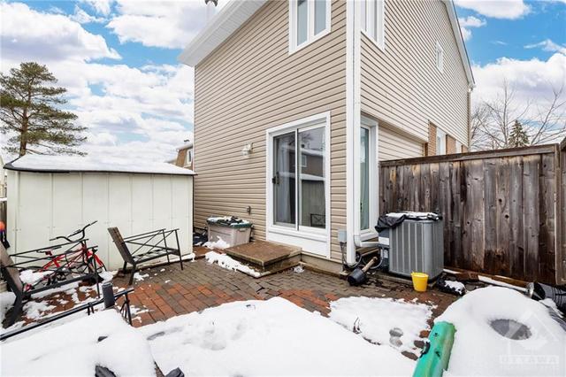 a - 1774 Lamoureux Drive, Townhouse with 3 bedrooms, 2 bathrooms and 1 parking in Ottawa ON | Image 27
