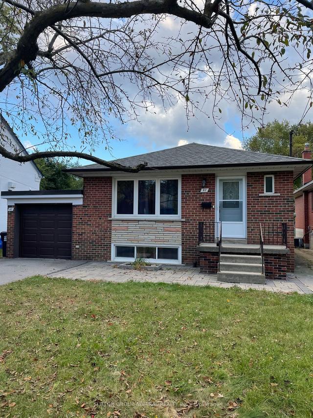 47 Newton Dr S, House detached with 3 bedrooms, 2 bathrooms and 3 parking in Toronto ON | Image 1