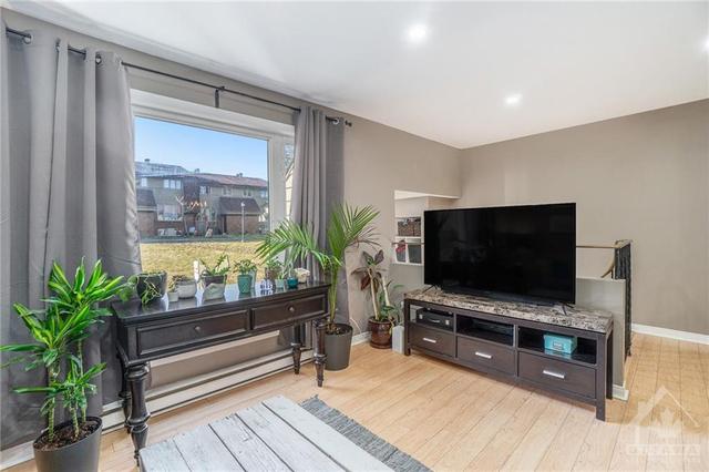 2610 Draper Avenue, Townhouse with 3 bedrooms, 2 bathrooms and 1 parking in Ottawa ON | Image 7