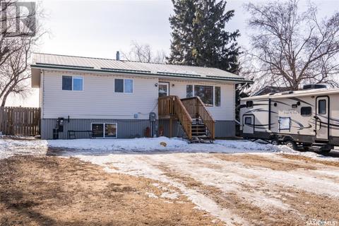 607 2nd Avenue W, House detached with 3 bedrooms, 2 bathrooms and null parking in Shellbrook SK | Card Image