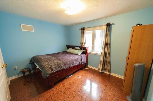 12 Fossil St, House detached with 4 bedrooms, 4 bathrooms and 4 parking in Brampton ON | Image 16