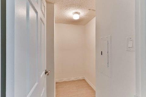 662 - 49 Mccaul St, Condo with 2 bedrooms, 1 bathrooms and null parking in Toronto ON | Image 10