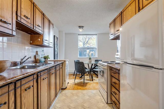 102 - 1071 Woodbine Ave, Condo with 2 bedrooms, 1 bathrooms and 1 parking in Toronto ON | Image 2