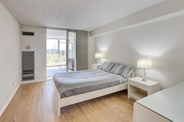 438 - 22 Southport St, Condo with 2 bedrooms, 2 bathrooms and 1 parking in Toronto ON | Image 5