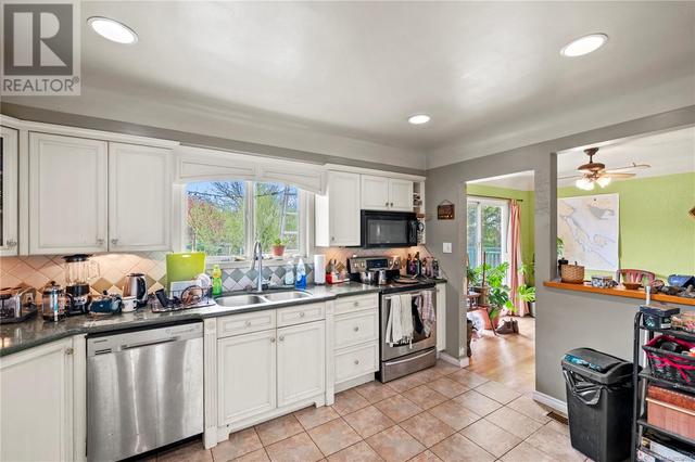 977 Lovat Ave, House detached with 5 bedrooms, 3 bathrooms and 2 parking in Saanich BC | Image 9