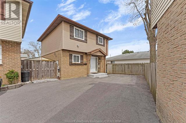 1114 Heathfield, House detached with 3 bedrooms, 1 bathrooms and null parking in Windsor ON | Image 1