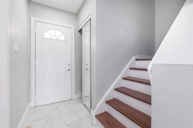 70 Fleetwood Cres, Townhouse with 3 bedrooms, 2 bathrooms and 1 parking in Brampton ON | Image 31