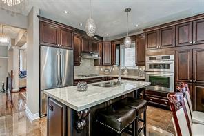 219 Alison Cres, House detached with 1 bedrooms, 3 bathrooms and 4 parking in Oakville ON | Image 4