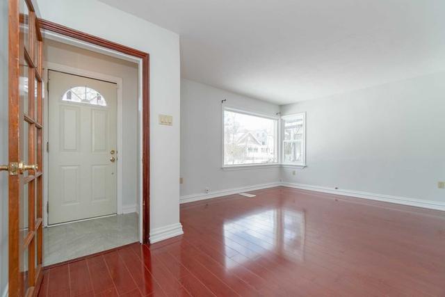 11 Wilson Ave, House detached with 3 bedrooms, 2 bathrooms and 3 parking in Brampton ON | Image 4