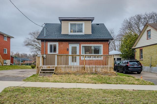 220 Heiman St, House detached with 3 bedrooms, 3 bathrooms and 4 parking in Kitchener ON | Image 12